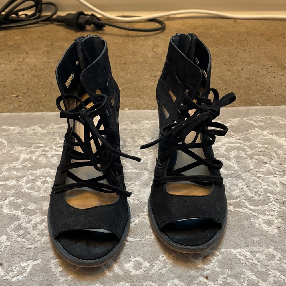 Vince Camuto black heels